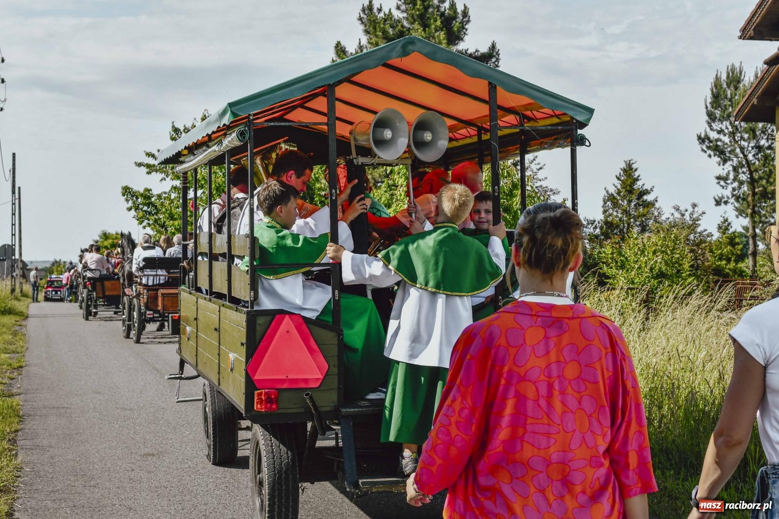 Zdjęcie w galerii na portalu naszraciborz.pl: W Brzeziu dochowali tradycji. Procesja na św. Urbana wiadomości z regionu