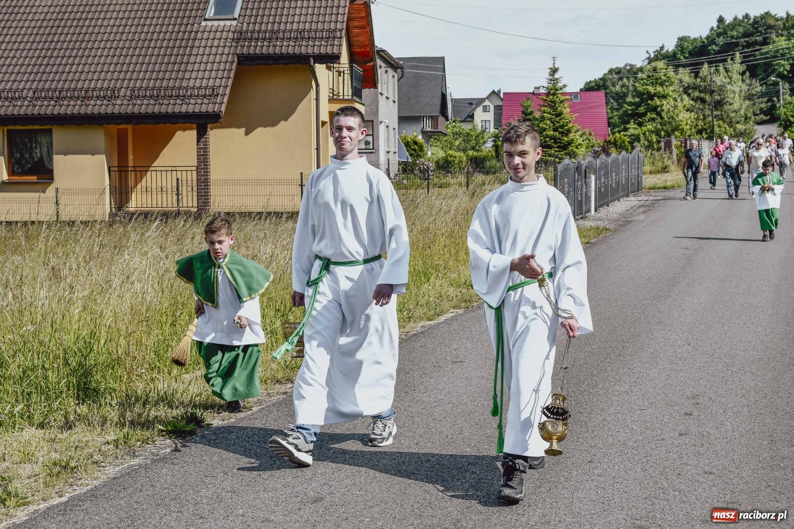 Zdjęcie w galerii na portalu naszraciborz.pl: W Brzeziu dochowali tradycji. Procesja na św. Urbana wiadomości z regionu
