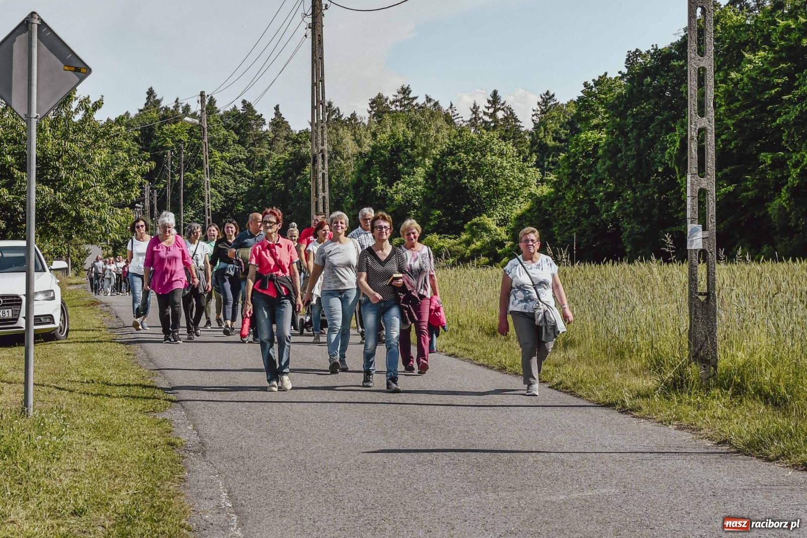 Zdjęcie w galerii na portalu naszraciborz.pl: W Brzeziu dochowali tradycji. Procesja na św. Urbana wiadomości z regionu