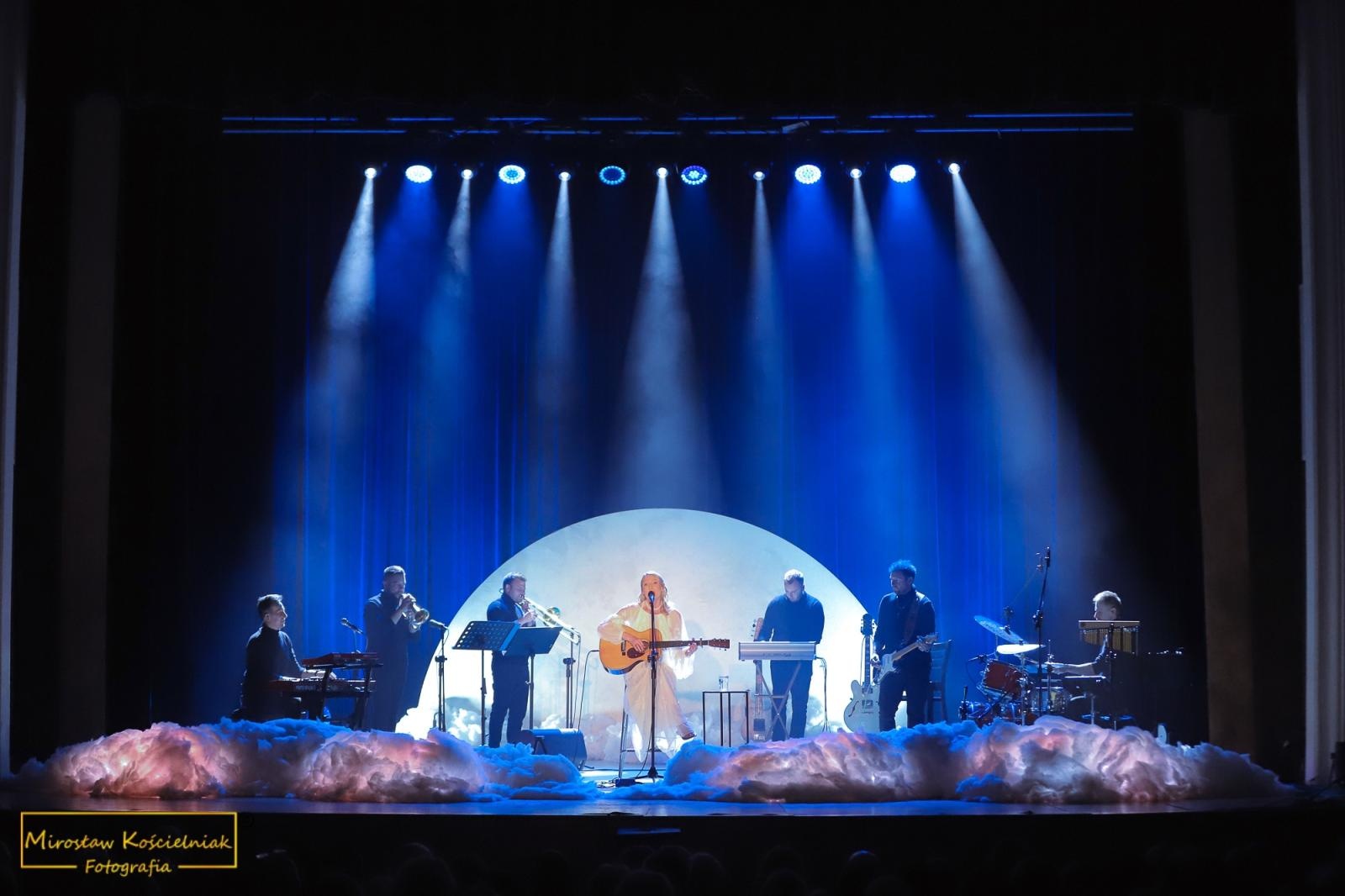 Zdjęcie w galerii na portalu naszraciborz.pl: Śnienie. Magiczny koncert Anity Lipnickiej w RCK [FOTO i WIDEO] wiadomości z regionu