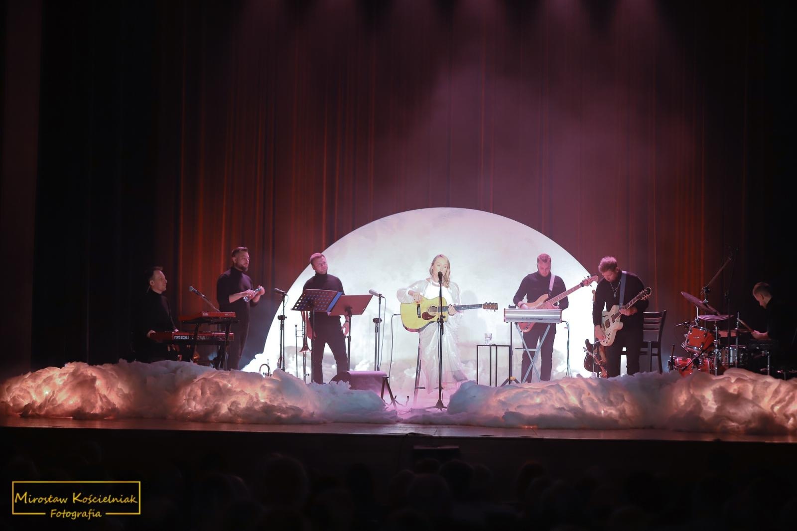 Zdjęcie w galerii na portalu naszraciborz.pl: Śnienie. Magiczny koncert Anity Lipnickiej w RCK [FOTO i WIDEO] wiadomości z regionu