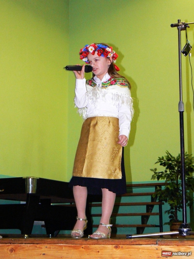 Zdjęcie w galerii na portalu naszraciborz.pl: Karnawał żegnali ariami i z kabaretem wiadomości z regionu