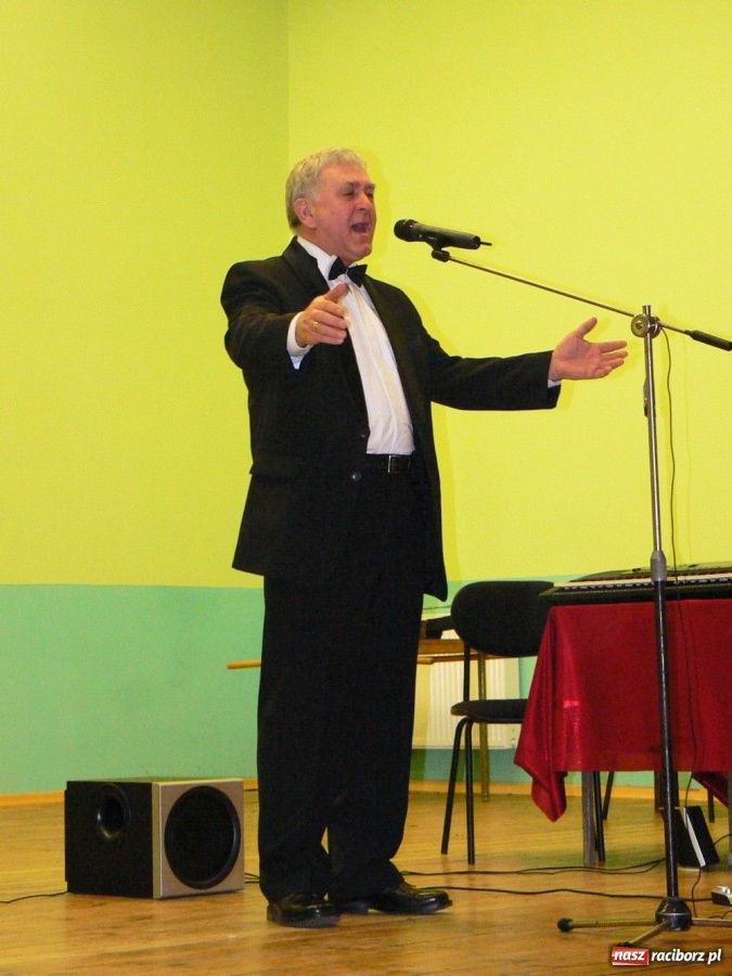 Zdjęcie w galerii na portalu naszraciborz.pl: Karnawał żegnali ariami i z kabaretem wiadomości z regionu