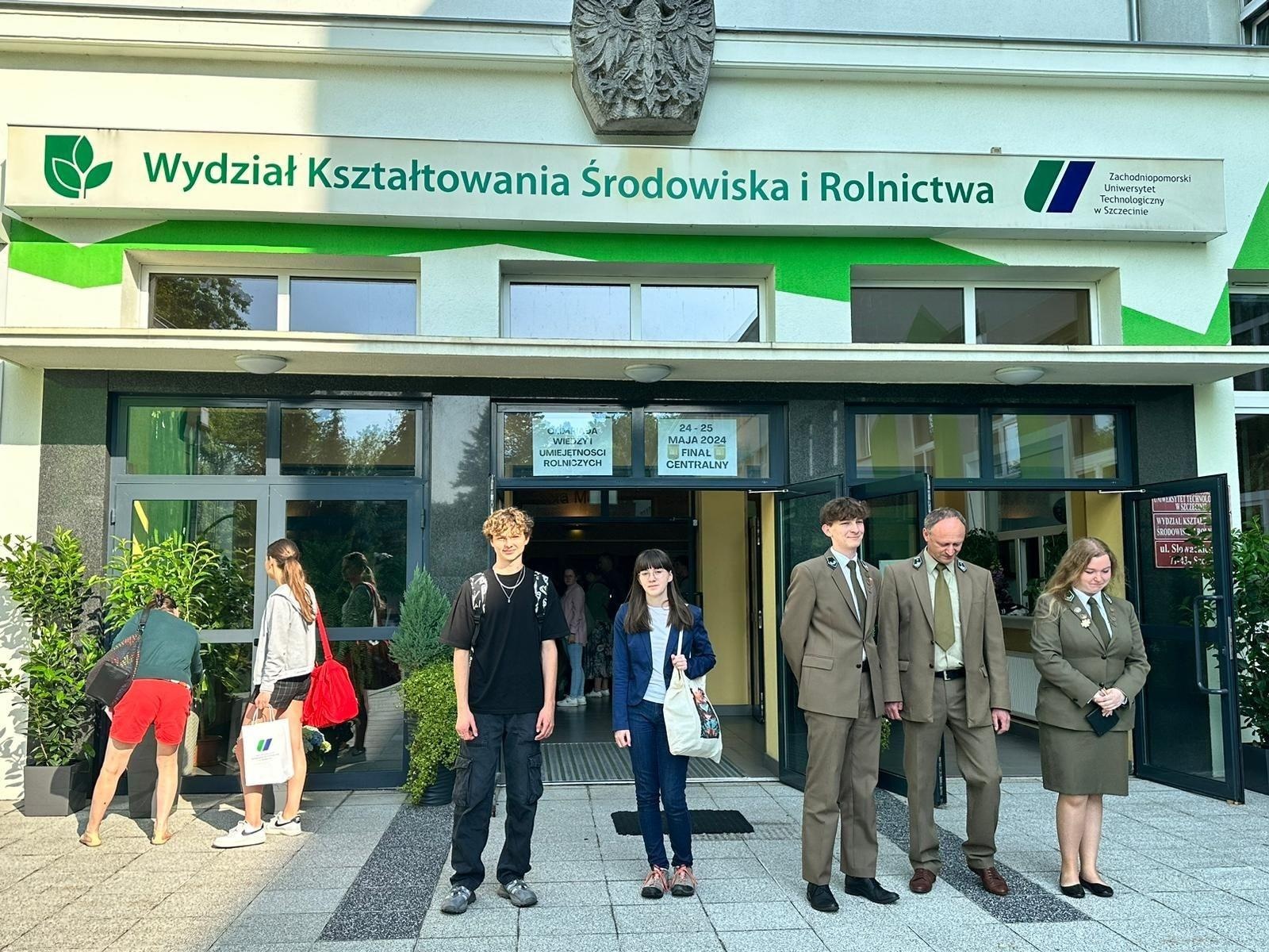 Zdjęcie w galerii na portalu naszraciborz.pl: Magdalena Wieczorek z CKZiU nr 1 Budowlanka – Gastronomik laureatką olimpiady wiadomości z regionu