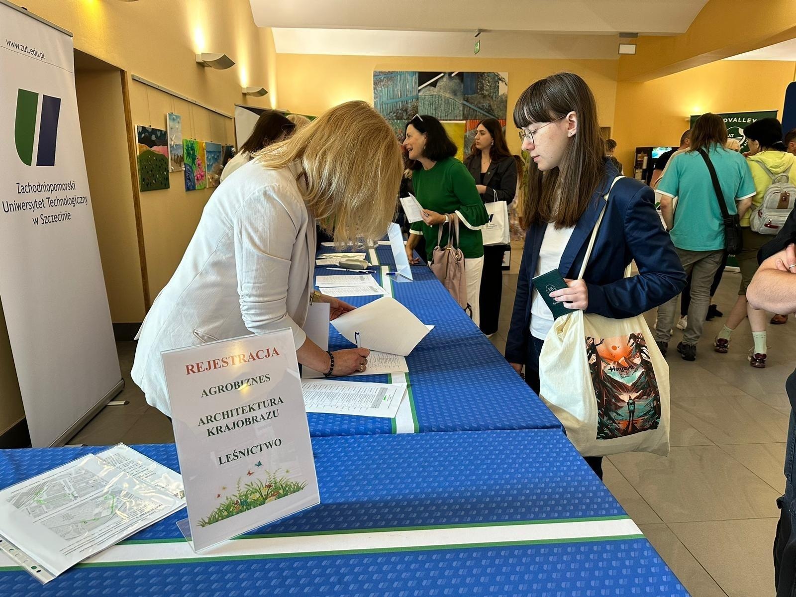 Zdjęcie w galerii na portalu naszraciborz.pl: Magdalena Wieczorek z CKZiU nr 1 Budowlanka – Gastronomik laureatką olimpiady wiadomości z regionu