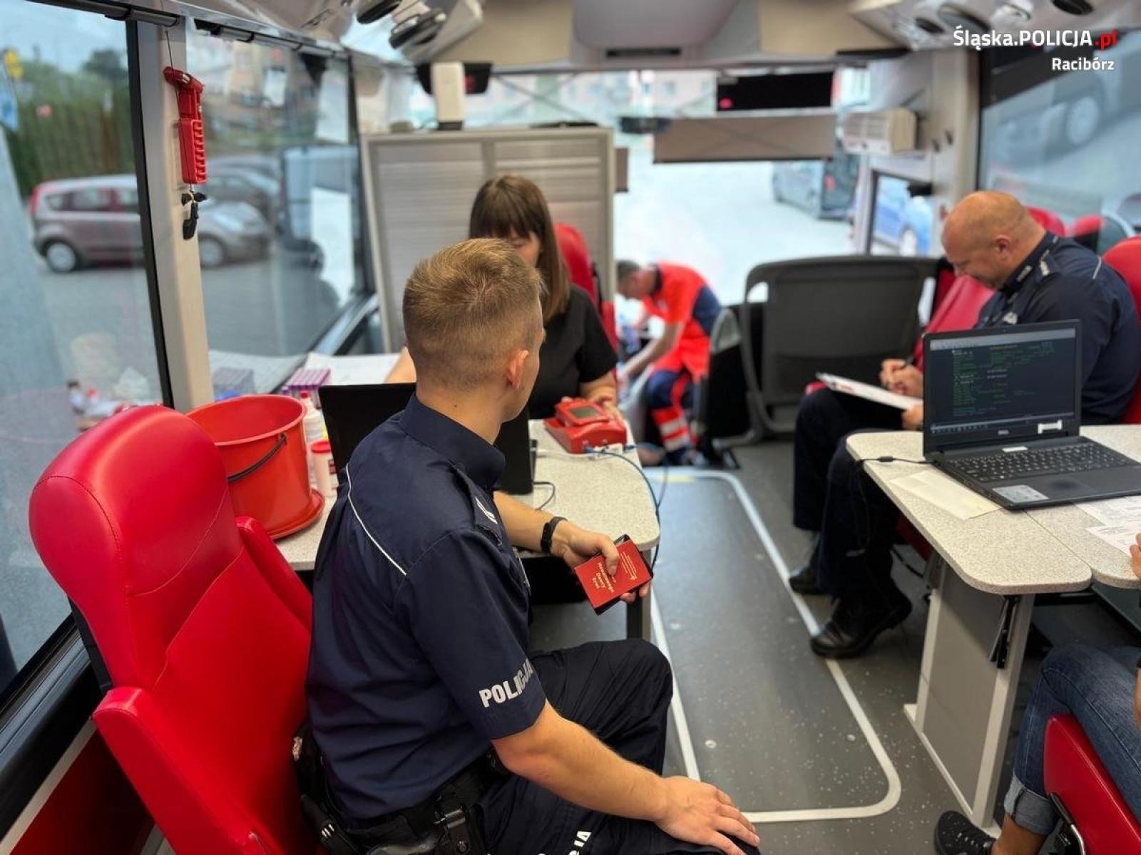 Zdjęcie w galerii na portalu naszraciborz.pl: Pomagamy i chronimy. Policjanci z Raciborza oddali krew [FOTO i WIDEO] wiadomości z regionu