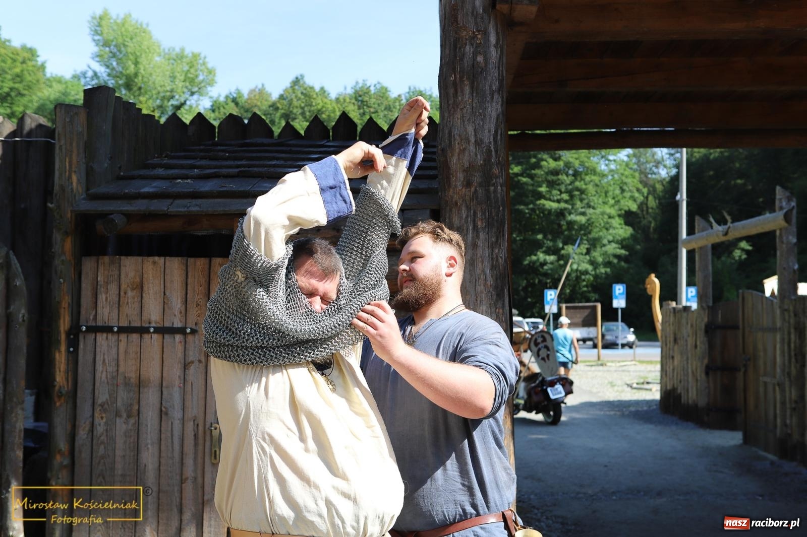Zdjęcie w galerii na portalu naszraciborz.pl: Wojowie na jednośladach, czyli I Spotkanie Motocyklowe w Raciborskim Grodzie wiadomości z regionu