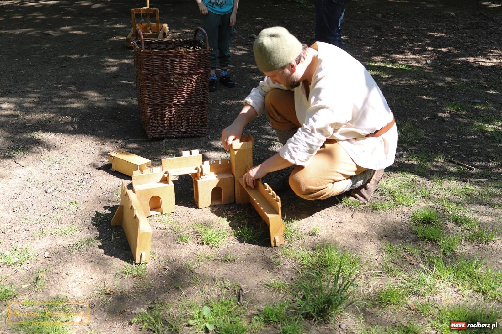 Zdjęcie w galerii na portalu naszraciborz.pl: Wojowie na jednośladach, czyli I Spotkanie Motocyklowe w Raciborskim Grodzie wiadomości z regionu