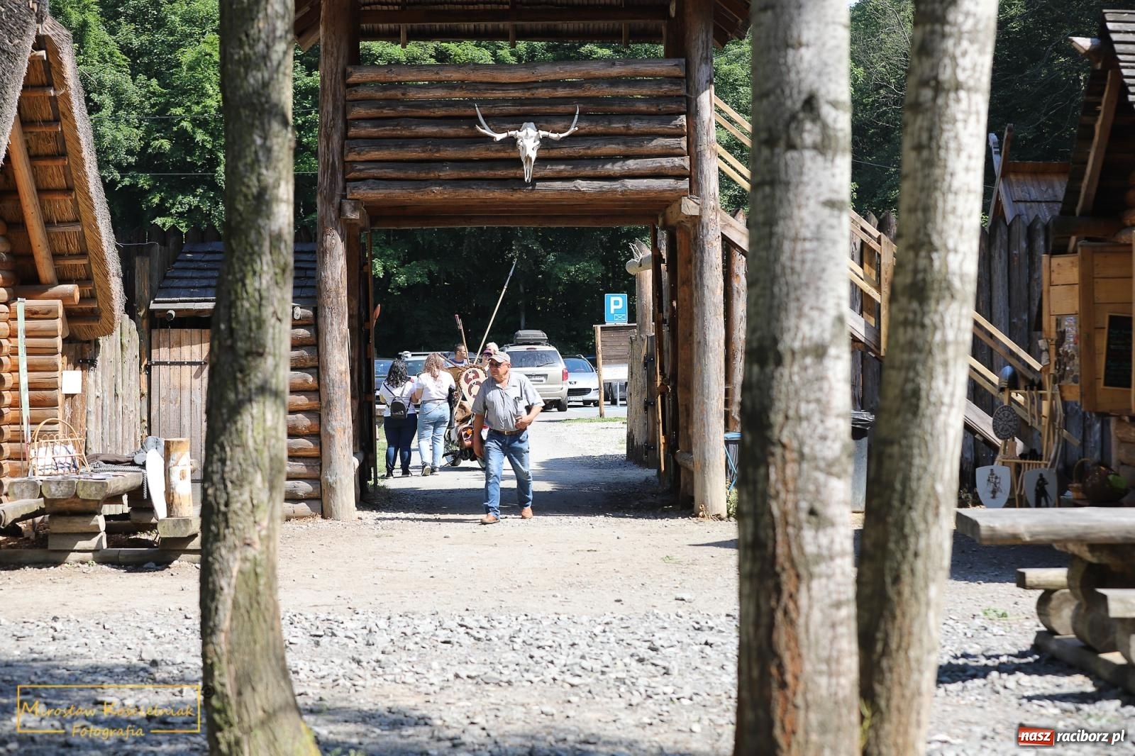 Zdjęcie w galerii na portalu naszraciborz.pl: Wojowie na jednośladach, czyli I Spotkanie Motocyklowe w Raciborskim Grodzie wiadomości z regionu