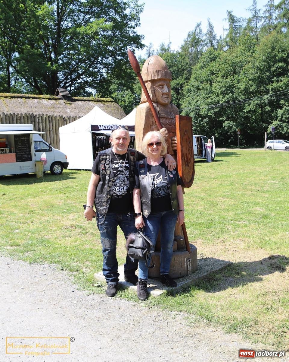 Zdjęcie w galerii na portalu naszraciborz.pl: Wojowie na jednośladach, czyli I Spotkanie Motocyklowe w Raciborskim Grodzie wiadomości z regionu