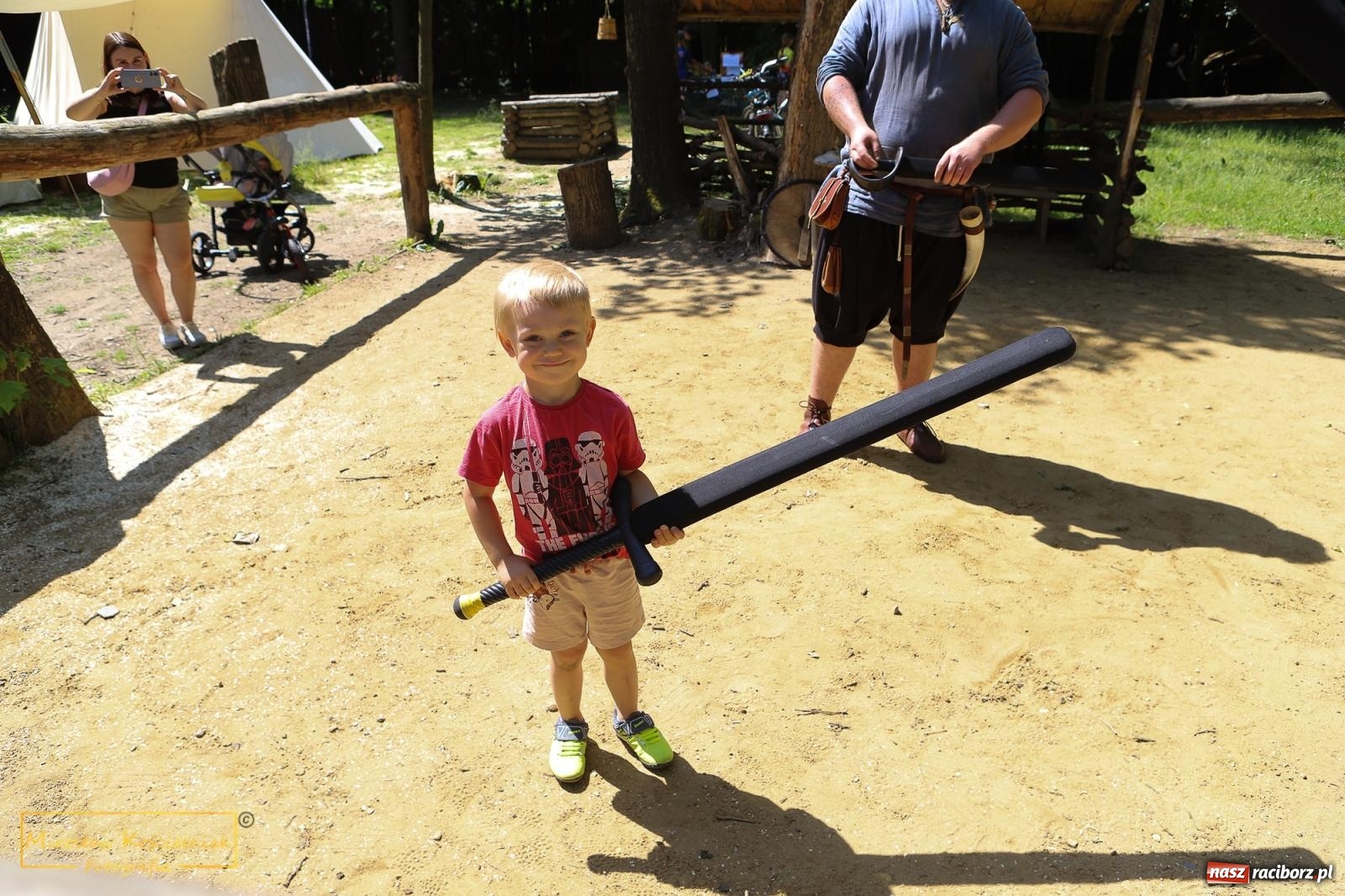Zdjęcie w galerii na portalu naszraciborz.pl: Wojowie na jednośladach, czyli I Spotkanie Motocyklowe w Raciborskim Grodzie wiadomości z regionu
