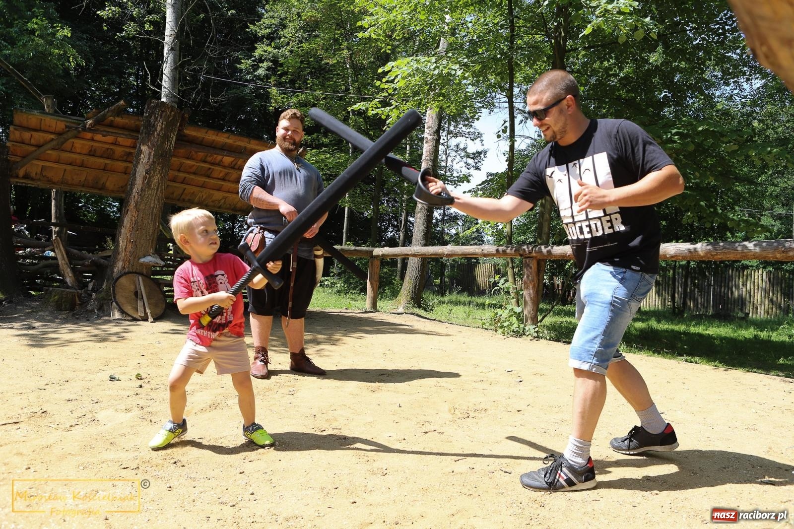 Zdjęcie w galerii na portalu naszraciborz.pl: Wojowie na jednośladach, czyli I Spotkanie Motocyklowe w Raciborskim Grodzie wiadomości z regionu