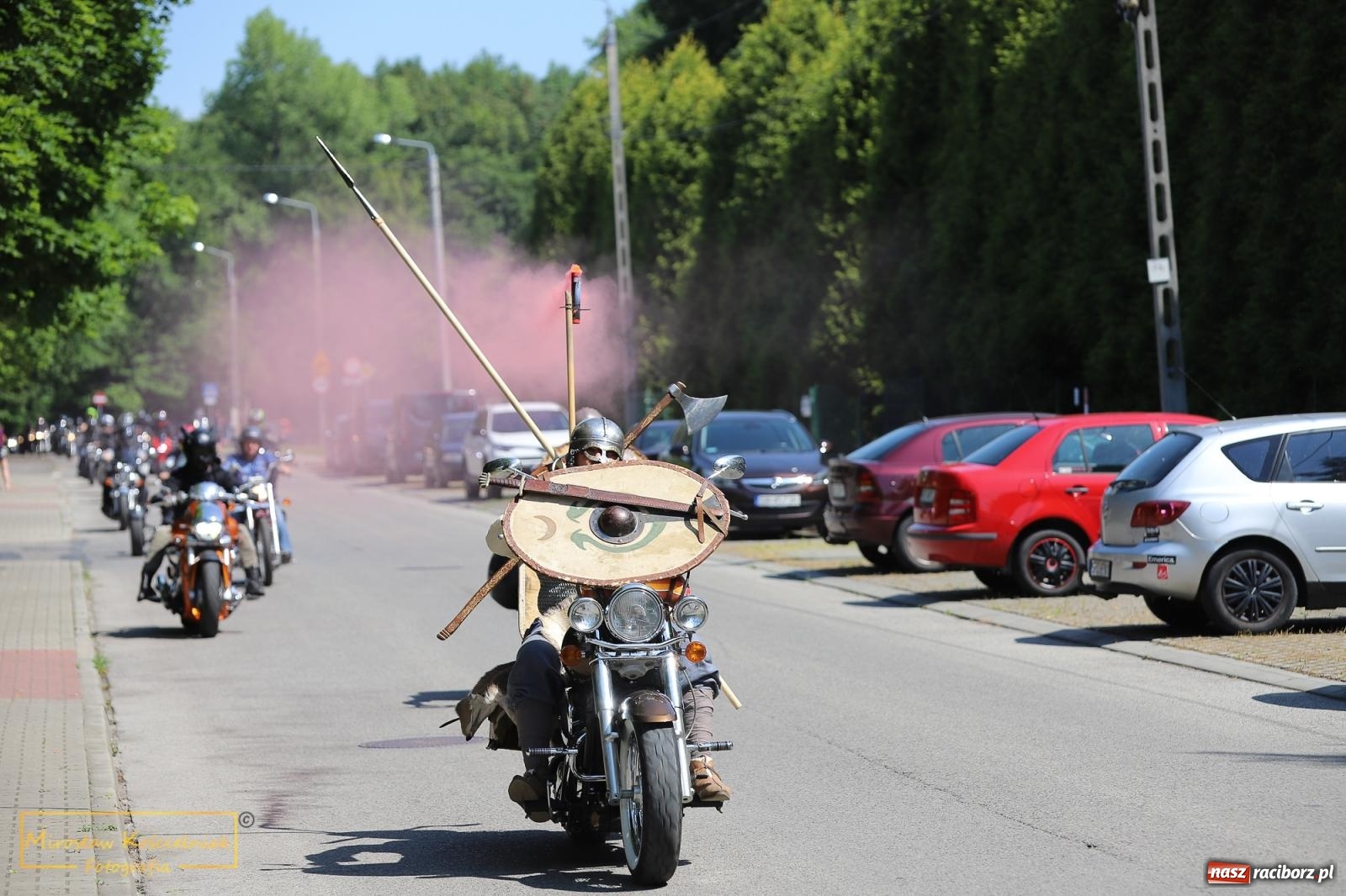 Zdjęcie w galerii na portalu naszraciborz.pl: Wojowie na jednośladach, czyli I Spotkanie Motocyklowe w Raciborskim Grodzie wiadomości z regionu