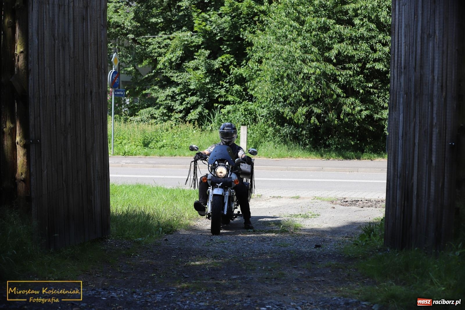 Zdjęcie w galerii na portalu naszraciborz.pl: Wojowie na jednośladach, czyli I Spotkanie Motocyklowe w Raciborskim Grodzie wiadomości z regionu