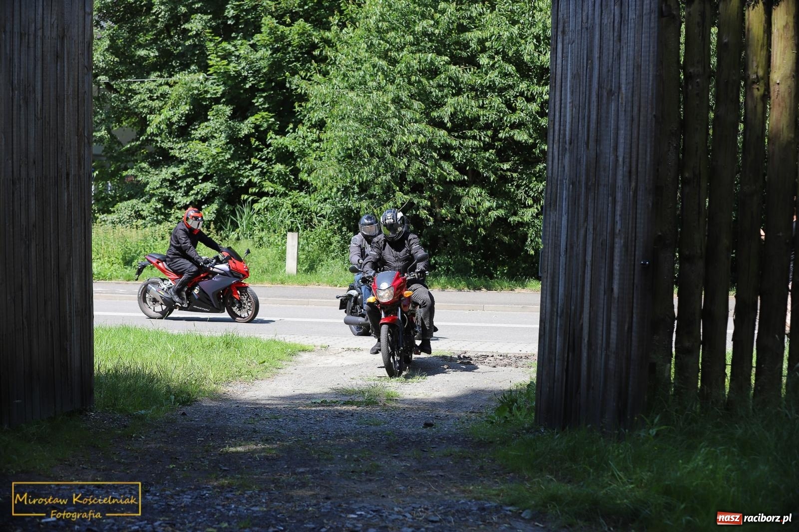 Zdjęcie w galerii na portalu naszraciborz.pl: Wojowie na jednośladach, czyli I Spotkanie Motocyklowe w Raciborskim Grodzie wiadomości z regionu