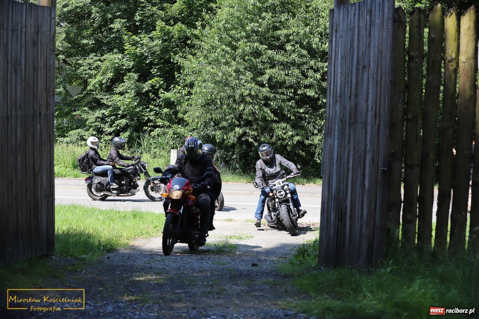 Zdjęcie w galerii na portalu naszraciborz.pl: Wojowie na jednośladach, czyli I Spotkanie Motocyklowe w Raciborskim Grodzie wiadomości z regionu