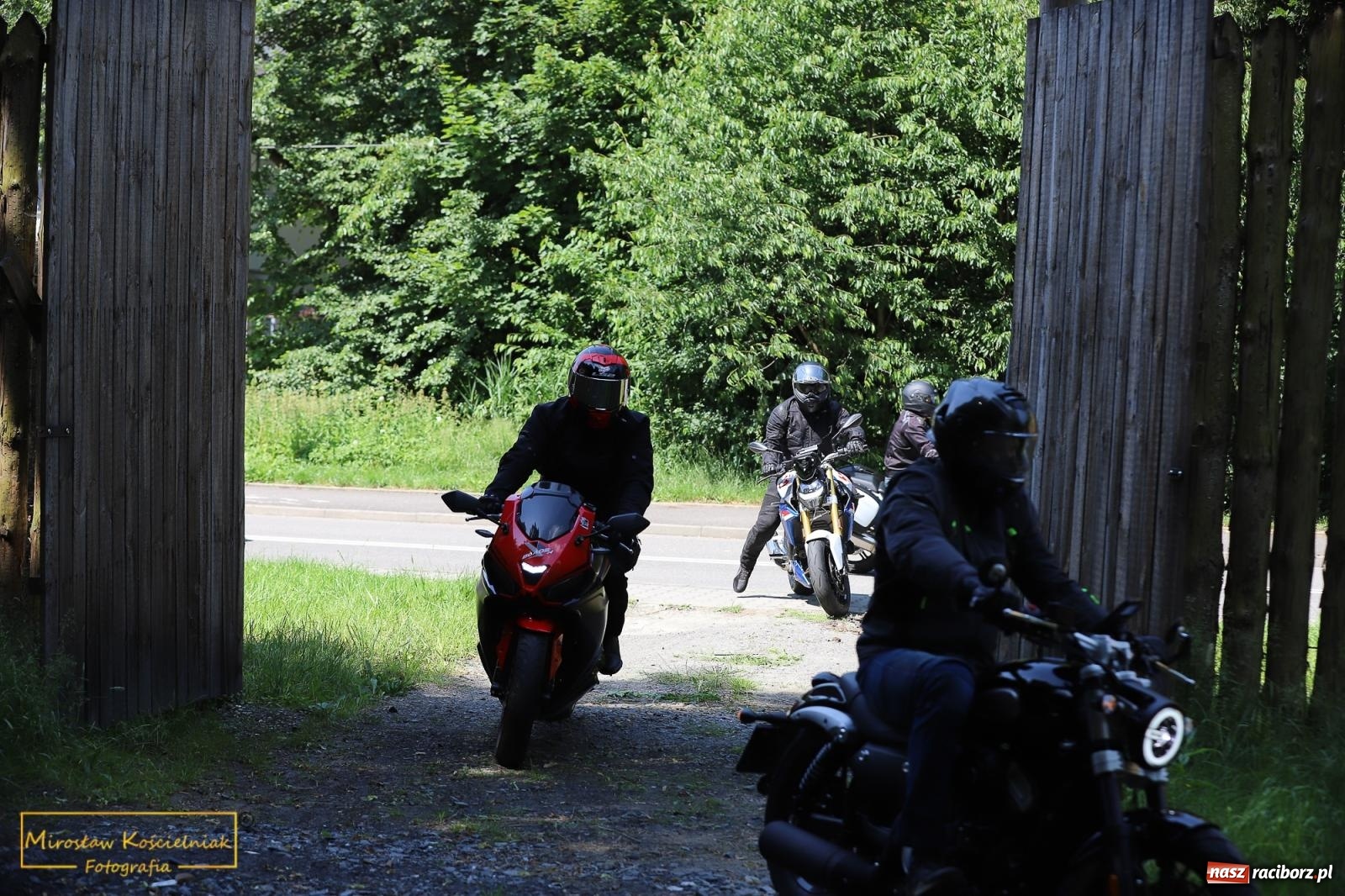 Zdjęcie w galerii na portalu naszraciborz.pl: Wojowie na jednośladach, czyli I Spotkanie Motocyklowe w Raciborskim Grodzie wiadomości z regionu