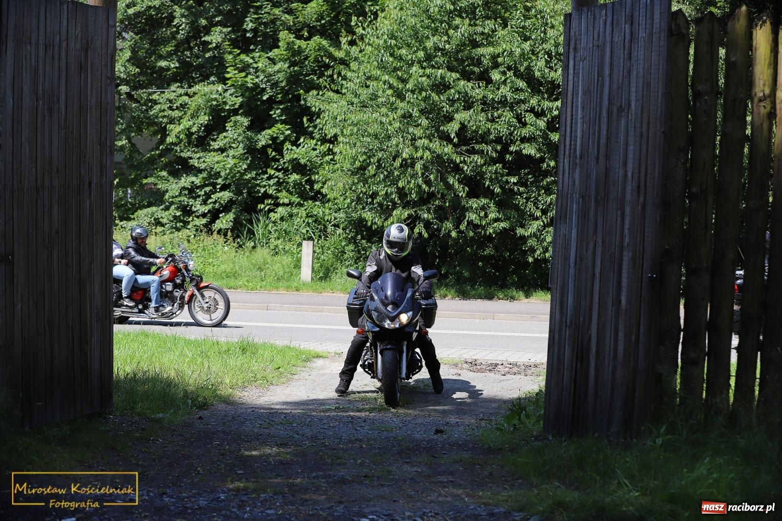 Zdjęcie w galerii na portalu naszraciborz.pl: Wojowie na jednośladach, czyli I Spotkanie Motocyklowe w Raciborskim Grodzie wiadomości z regionu