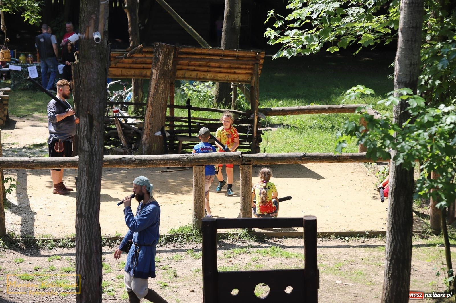 Zdjęcie w galerii na portalu naszraciborz.pl: Wojowie na jednośladach, czyli I Spotkanie Motocyklowe w Raciborskim Grodzie wiadomości z regionu