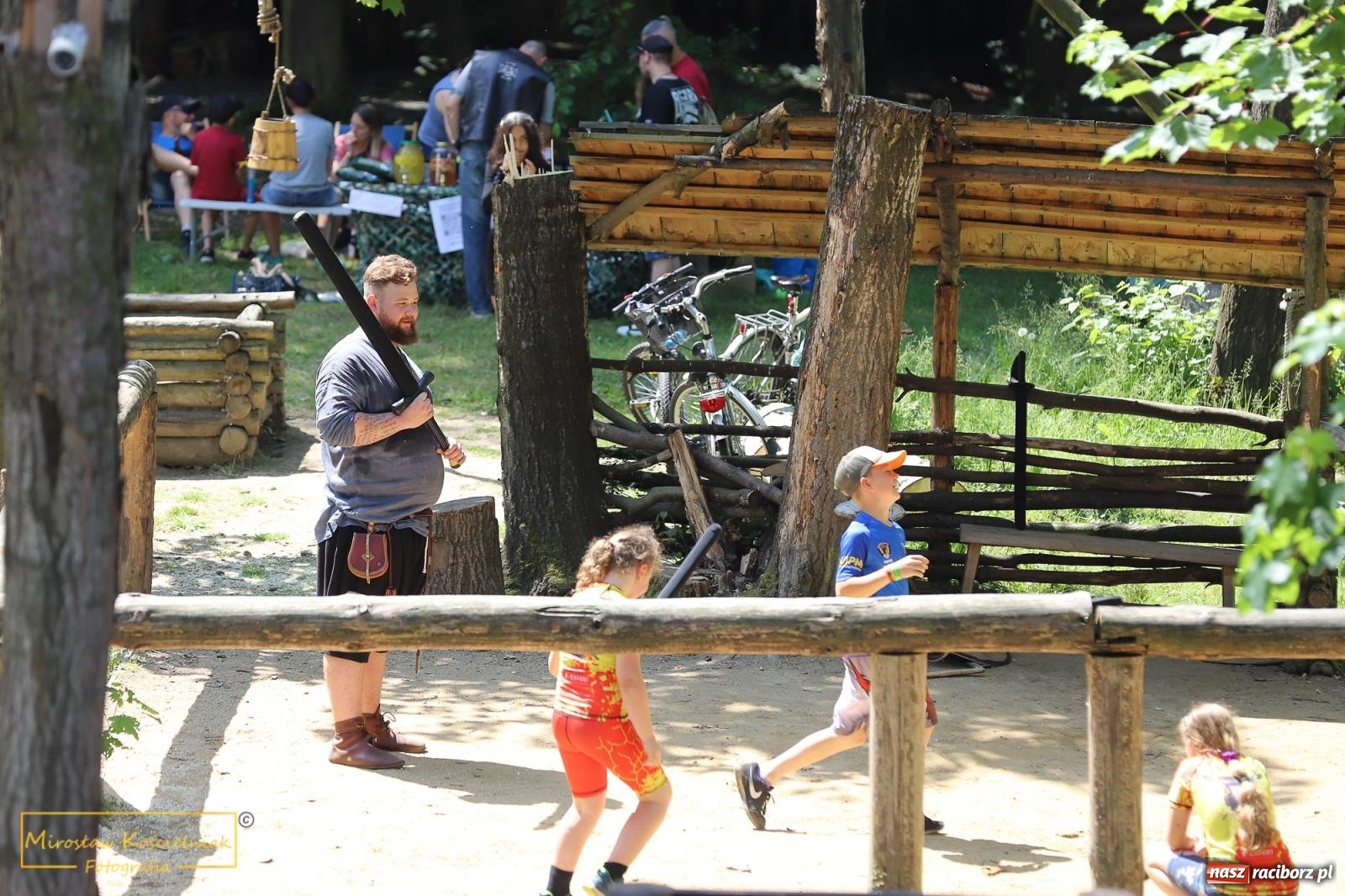 Zdjęcie w galerii na portalu naszraciborz.pl: Wojowie na jednośladach, czyli I Spotkanie Motocyklowe w Raciborskim Grodzie wiadomości z regionu