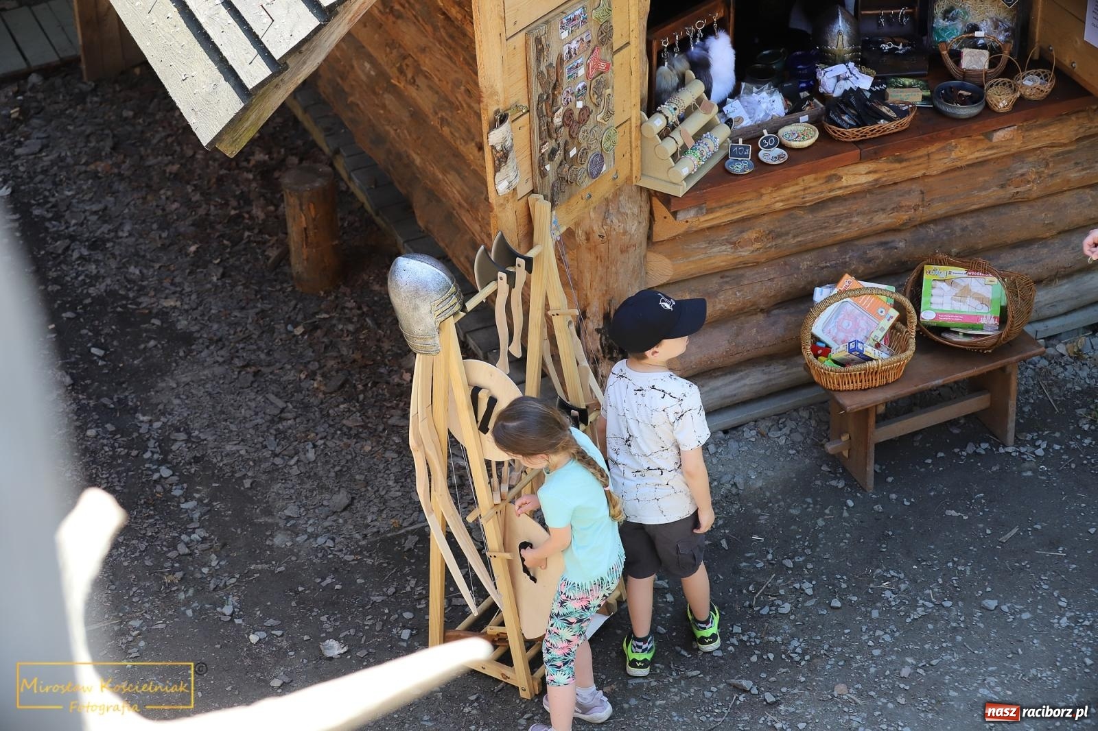 Zdjęcie w galerii na portalu naszraciborz.pl: Wojowie na jednośladach, czyli I Spotkanie Motocyklowe w Raciborskim Grodzie wiadomości z regionu