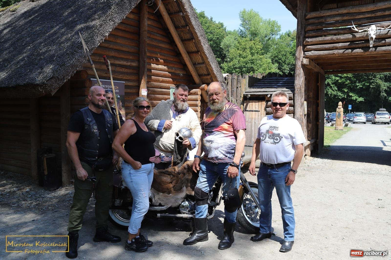 Zdjęcie w galerii na portalu naszraciborz.pl: Wojowie na jednośladach, czyli I Spotkanie Motocyklowe w Raciborskim Grodzie wiadomości z regionu