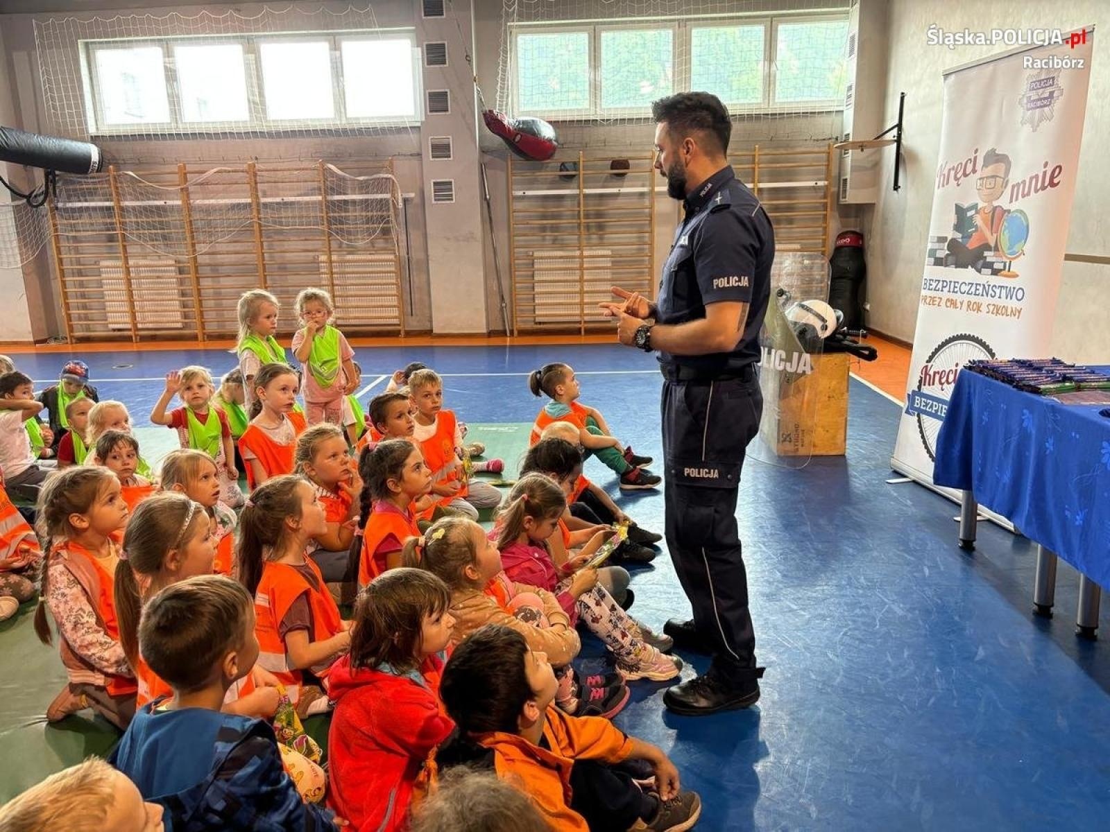 Zdjęcie w galerii na portalu naszraciborz.pl: Przedszkolaki z Radlina z wizytą u raciborskich policjantów wiadomości z regionu