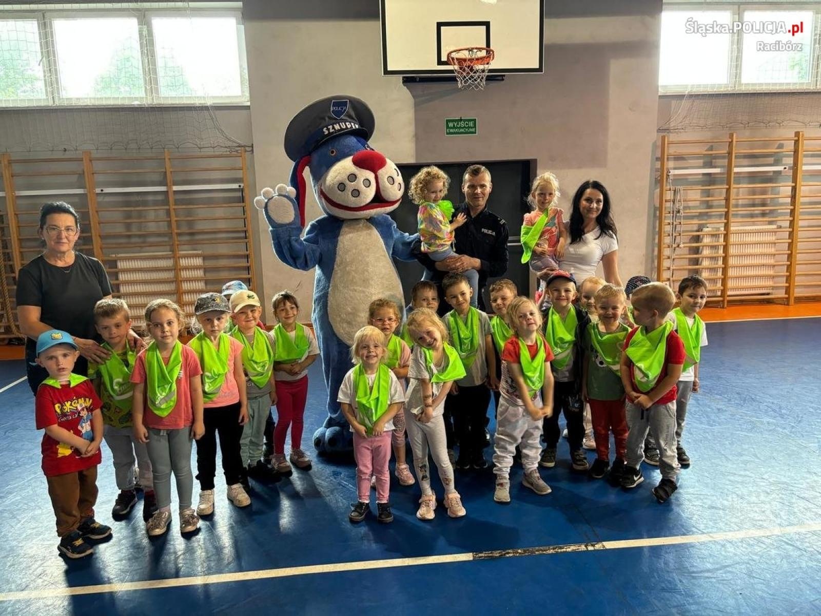 Zdjęcie w galerii na portalu naszraciborz.pl: Przedszkolaki z Radlina z wizytą u raciborskich policjantów wiadomości z regionu