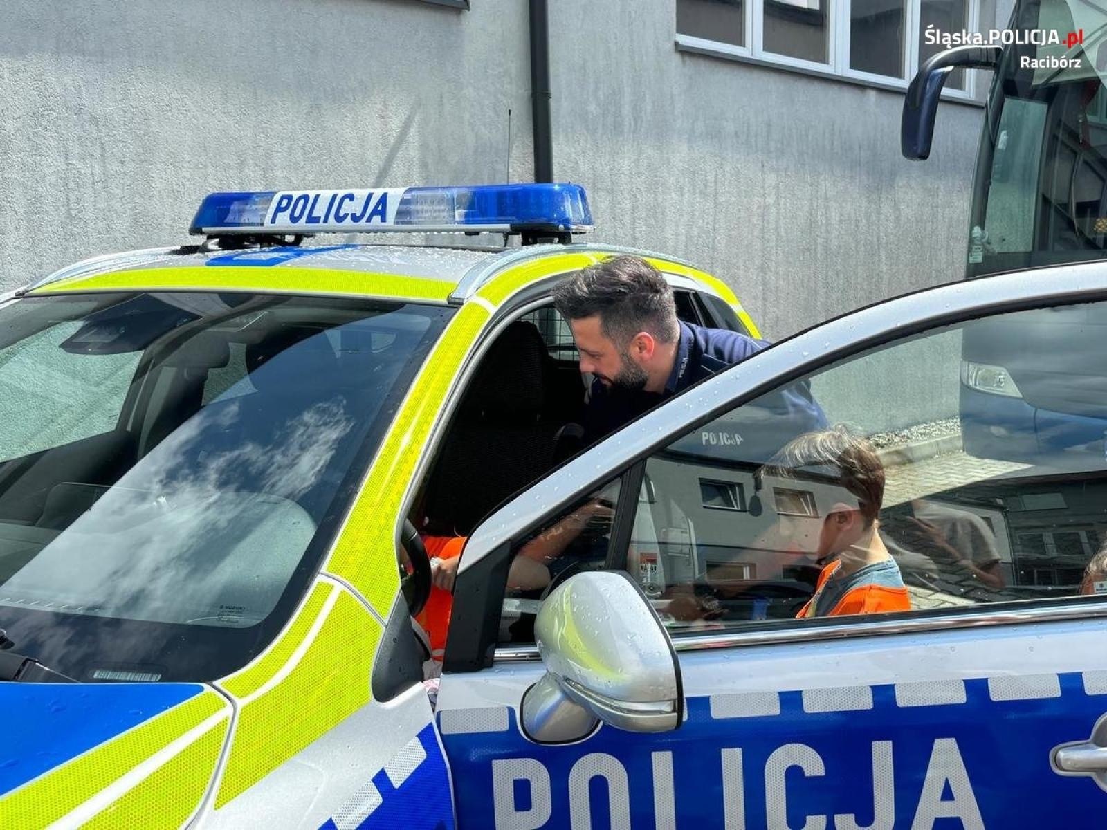 Zdjęcie w galerii na portalu naszraciborz.pl: Przedszkolaki z Radlina z wizytą u raciborskich policjantów wiadomości z regionu