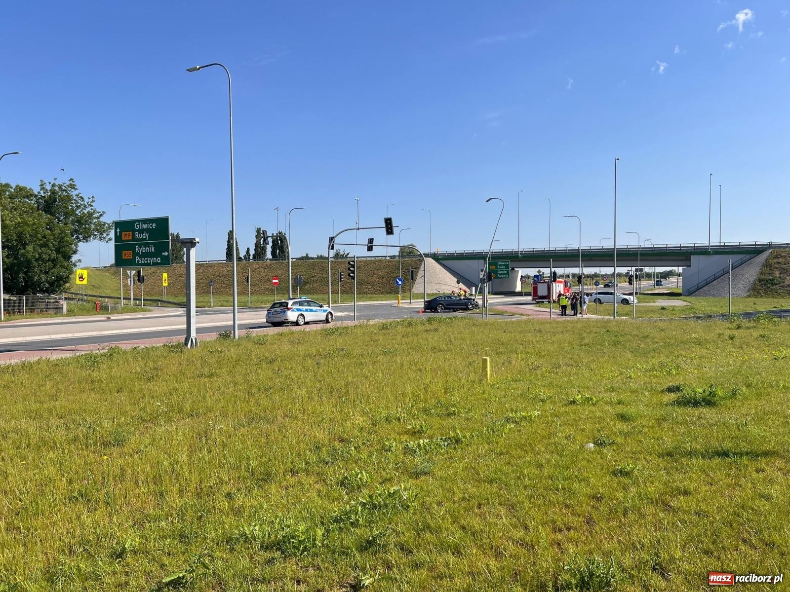 Zdjęcie w galerii na portalu naszraciborz.pl: Kolizja na Rudzkiej. Kierujący audi chciał uniknąć zderzenia z fordem [FOTO] wiadomości z regionu