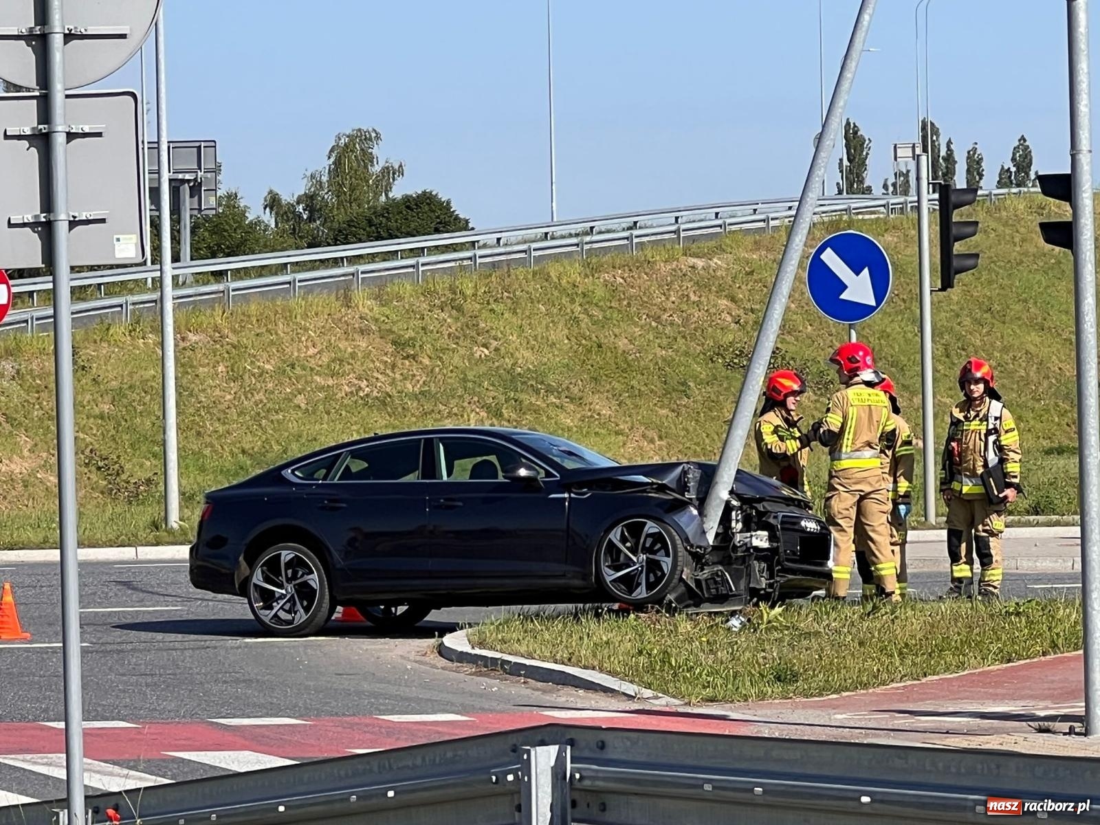 Zdjęcie w galerii na portalu naszraciborz.pl: Kolizja na Rudzkiej. Kierujący audi chciał uniknąć zderzenia z fordem [FOTO] wiadomości z regionu