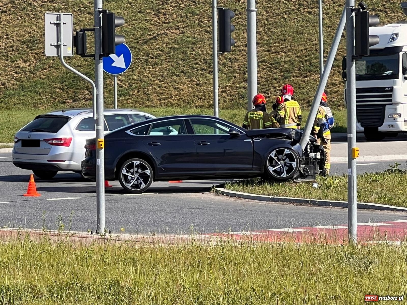 Zdjęcie w galerii na portalu naszraciborz.pl: Kolizja na Rudzkiej. Kierujący audi chciał uniknąć zderzenia z fordem [FOTO] wiadomości z regionu