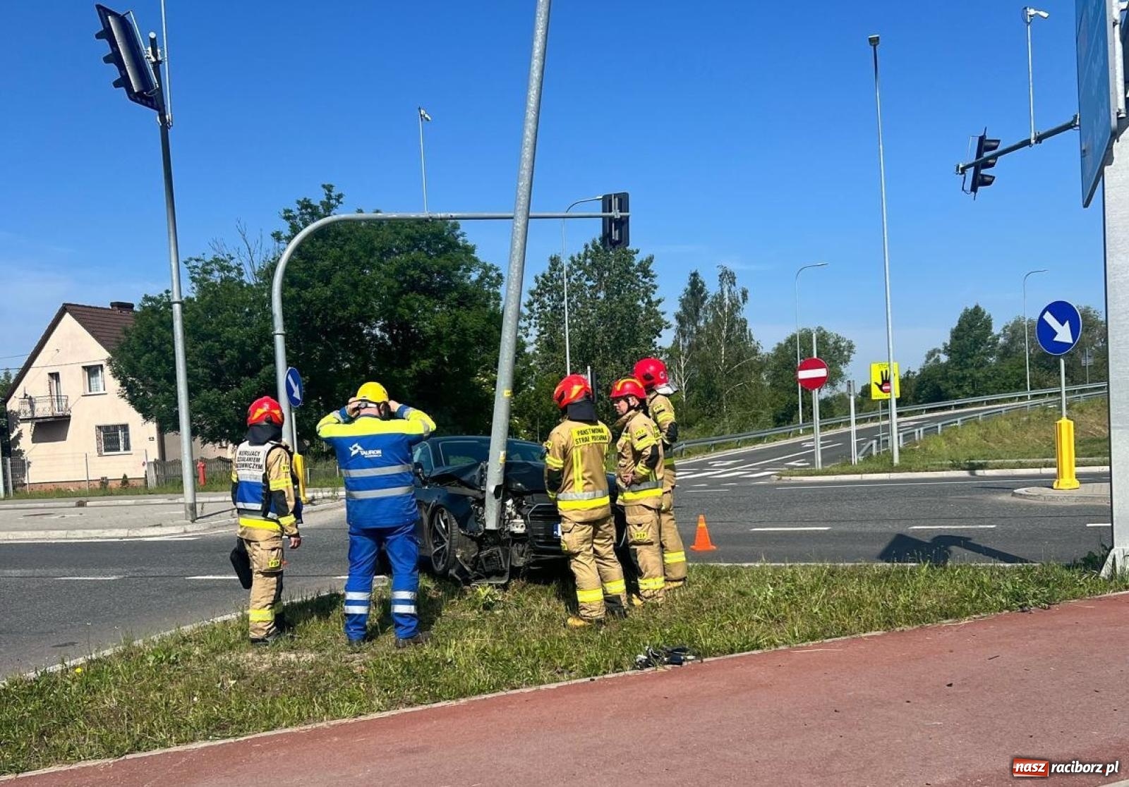 Zdjęcie w galerii na portalu naszraciborz.pl: Kolizja na Rudzkiej. Kierujący audi chciał uniknąć zderzenia z fordem [FOTO] wiadomości z regionu