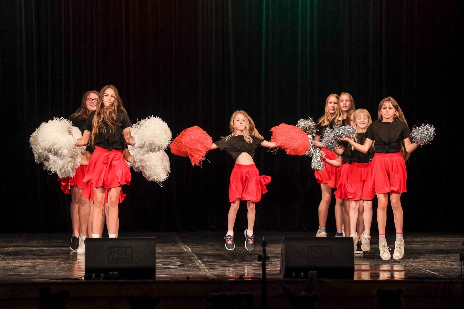 Zdjęcie w galerii na portalu naszraciborz.pl: Laureaci konkursu tańca w ramach XIV Powiatowego Festiwalu Twórczości Artystycznej wiadomości z regionu