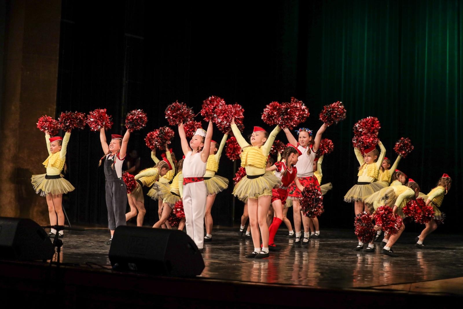 Zdjęcie w galerii na portalu naszraciborz.pl: Laureaci konkursu tańca w ramach XIV Powiatowego Festiwalu Twórczości Artystycznej wiadomości z regionu