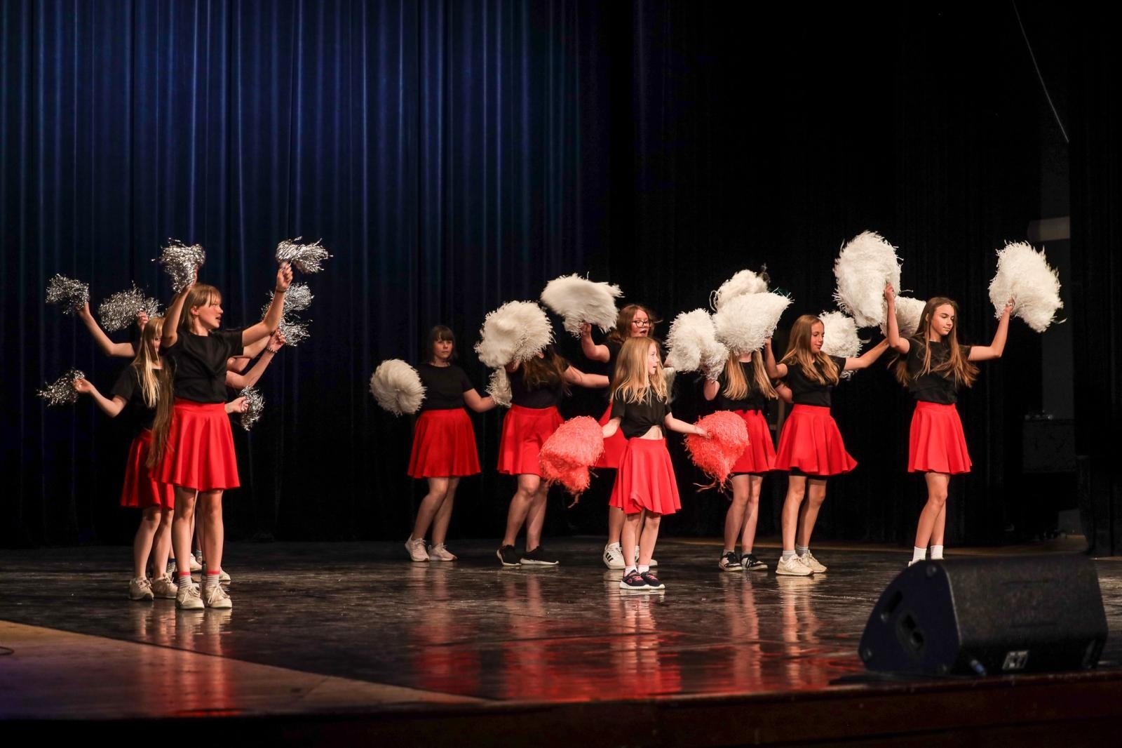 Zdjęcie w galerii na portalu naszraciborz.pl: Laureaci konkursu tańca w ramach XIV Powiatowego Festiwalu Twórczości Artystycznej wiadomości z regionu