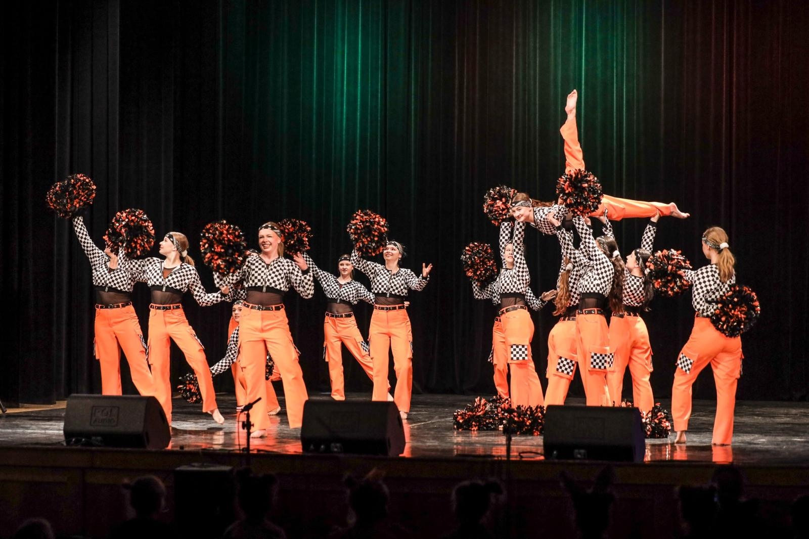 Zdjęcie w galerii na portalu naszraciborz.pl: Laureaci konkursu tańca w ramach XIV Powiatowego Festiwalu Twórczości Artystycznej wiadomości z regionu
