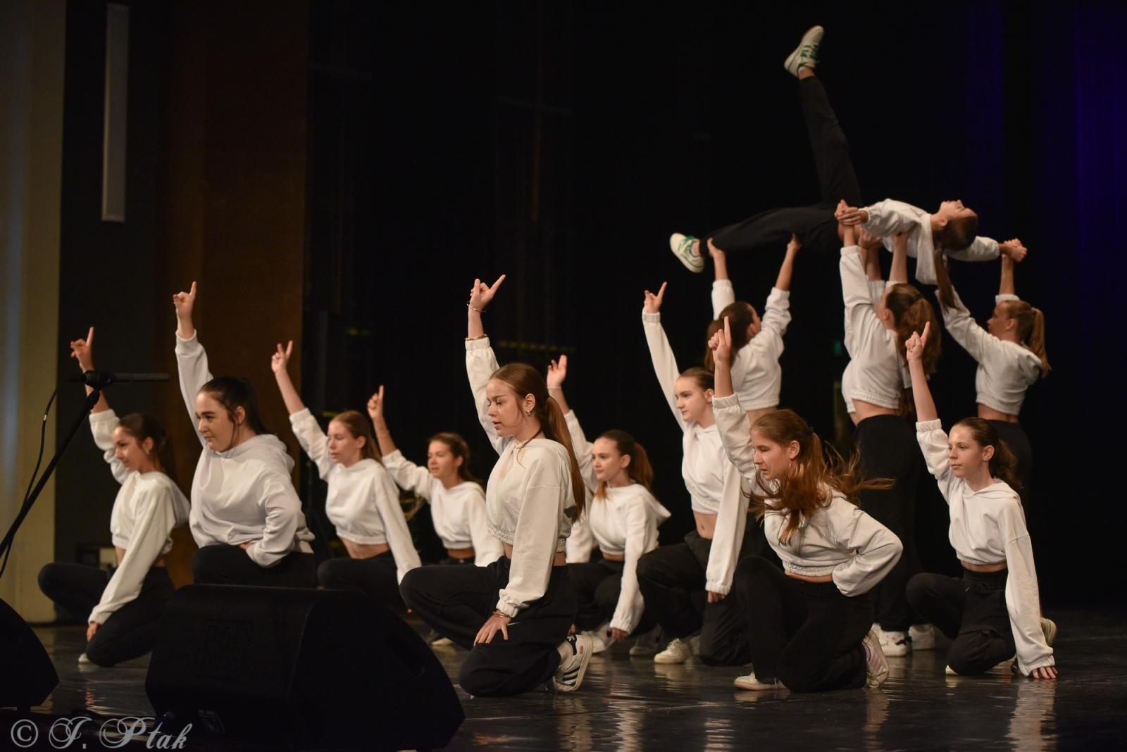 Zdjęcie w galerii na portalu naszraciborz.pl: Laureaci konkursu tańca w ramach XIV Powiatowego Festiwalu Twórczości Artystycznej wiadomości z regionu