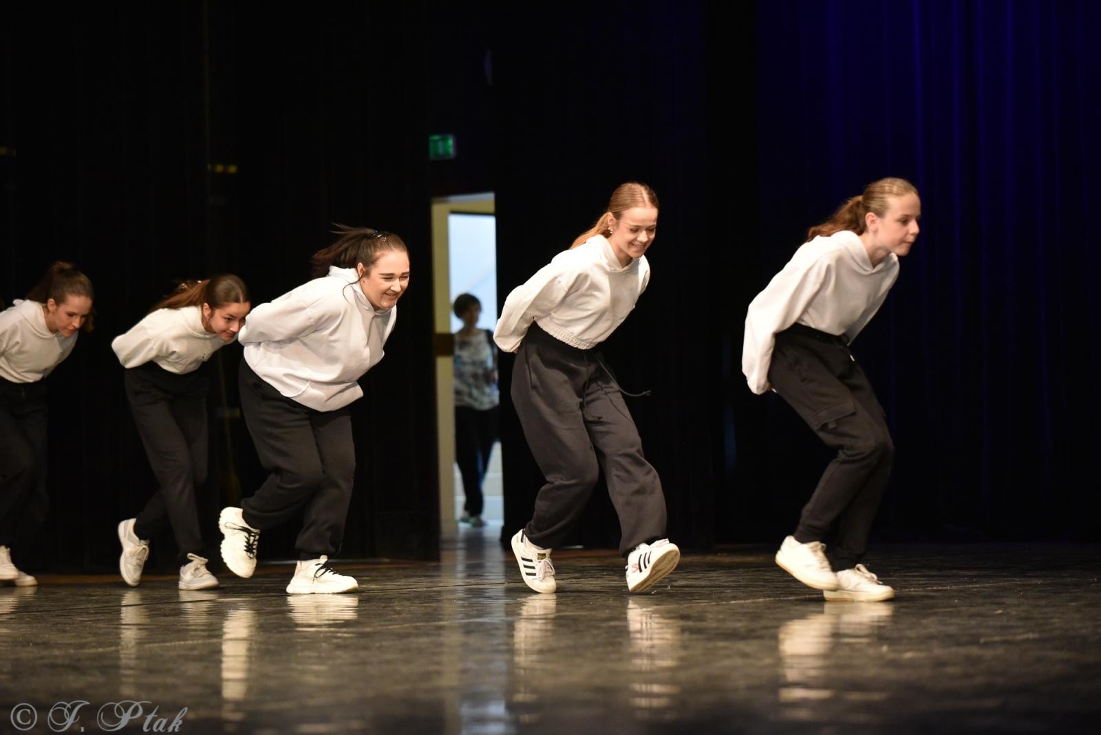Zdjęcie w galerii na portalu naszraciborz.pl: Laureaci konkursu tańca w ramach XIV Powiatowego Festiwalu Twórczości Artystycznej wiadomości z regionu