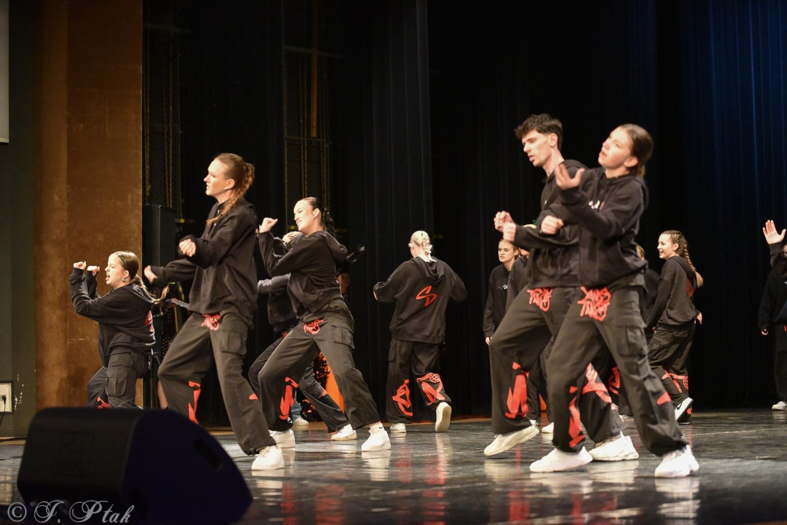 Zdjęcie w galerii na portalu naszraciborz.pl: Laureaci konkursu tańca w ramach XIV Powiatowego Festiwalu Twórczości Artystycznej wiadomości z regionu