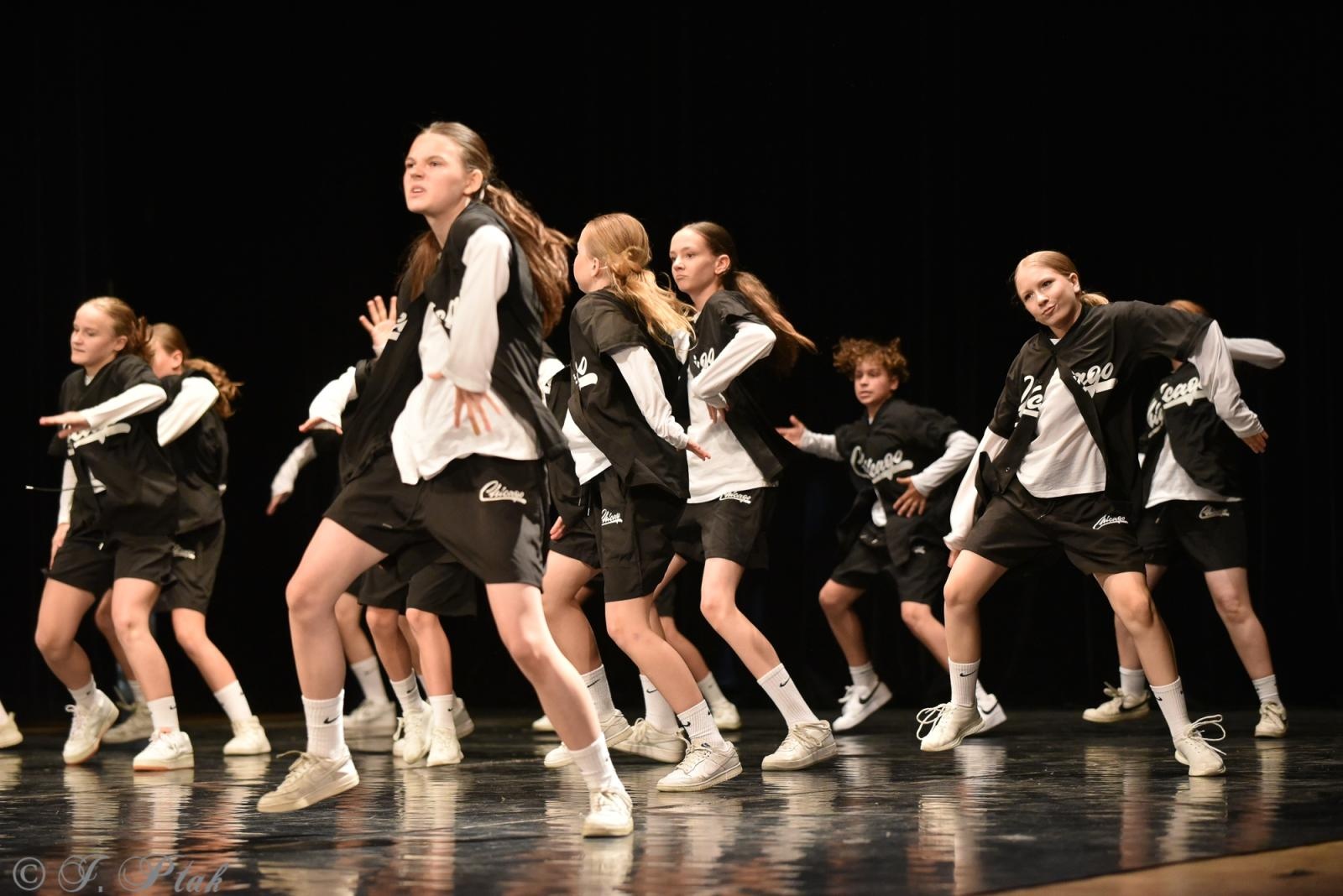 Zdjęcie w galerii na portalu naszraciborz.pl: Laureaci konkursu tańca w ramach XIV Powiatowego Festiwalu Twórczości Artystycznej wiadomości z regionu