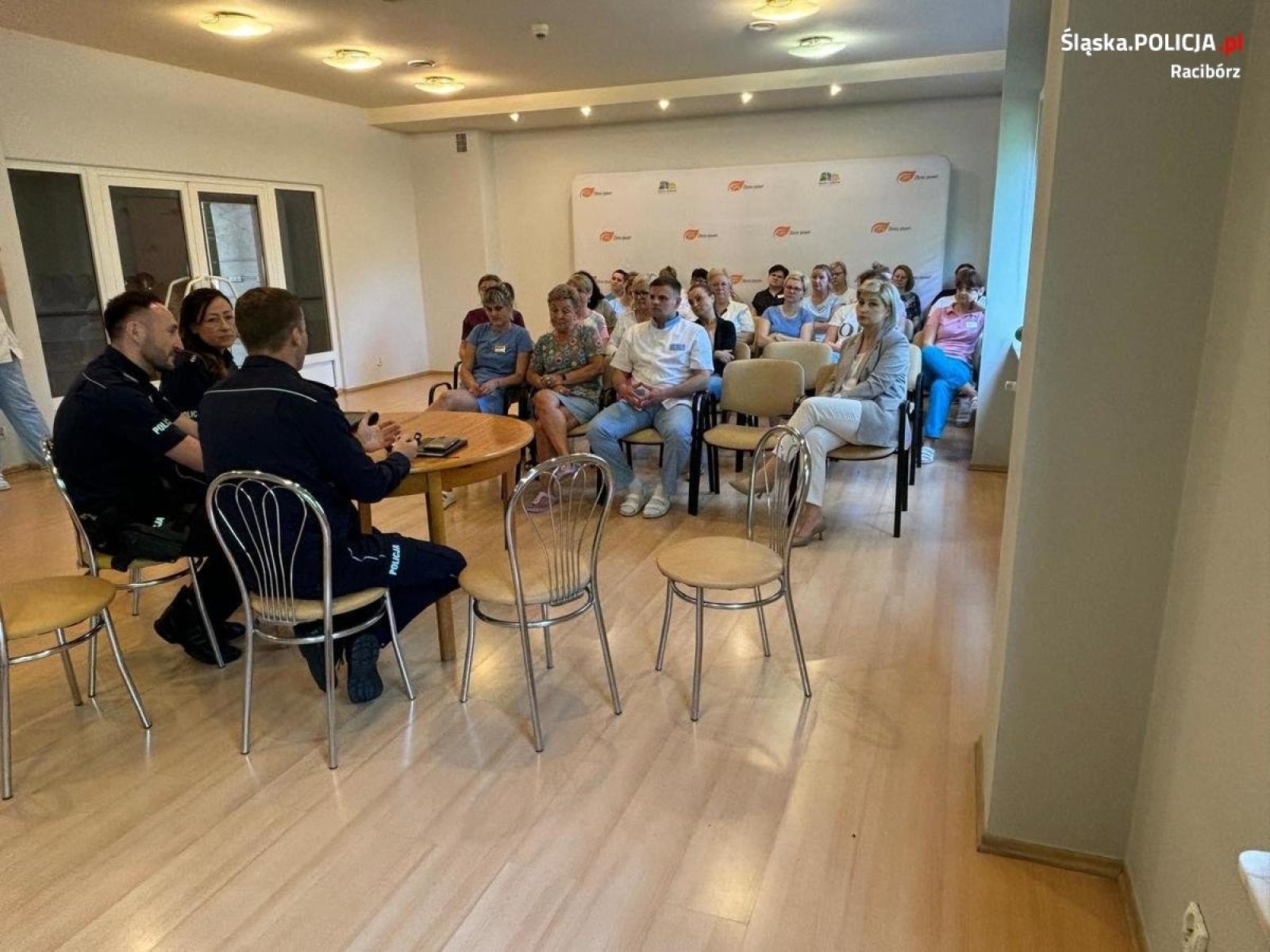 Zdjęcie w galerii na portalu naszraciborz.pl: Policja szkoliła kadry Złotej Jesieni wiadomości z regionu