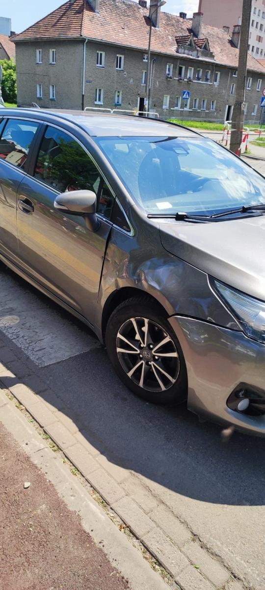 Zdjęcie w galerii na portalu naszraciborz.pl: Groźne zdarzenie drogowe na Ocickiej. Rowerzysta uderzył w toyotę [FOTO] wiadomości z regionu