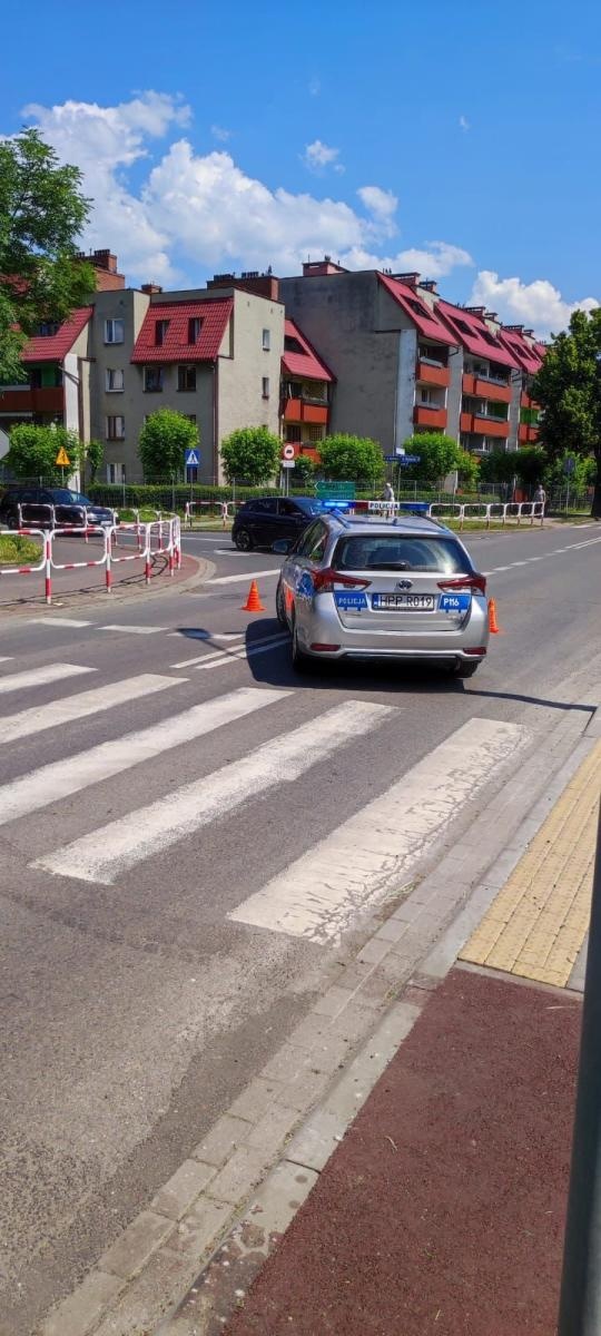 Zdjęcie w galerii na portalu naszraciborz.pl: Groźne zdarzenie drogowe na Ocickiej. Rowerzysta uderzył w toyotę [FOTO] wiadomości z regionu