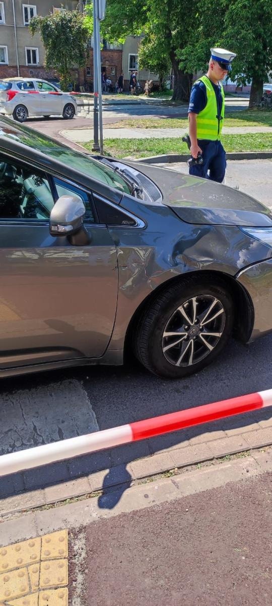 Zdjęcie w galerii na portalu naszraciborz.pl: Groźne zdarzenie drogowe na Ocickiej. Rowerzysta uderzył w toyotę [FOTO] wiadomości z regionu