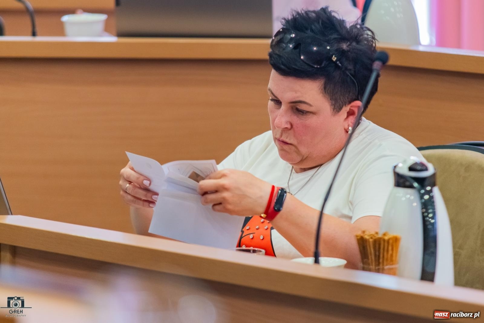 Zdjęcie w galerii na portalu naszraciborz.pl: Drogowskaz jak gorący kartofel. W ratuszu o walce z alkoholizmem i jego skutkami wiadomości z regionu