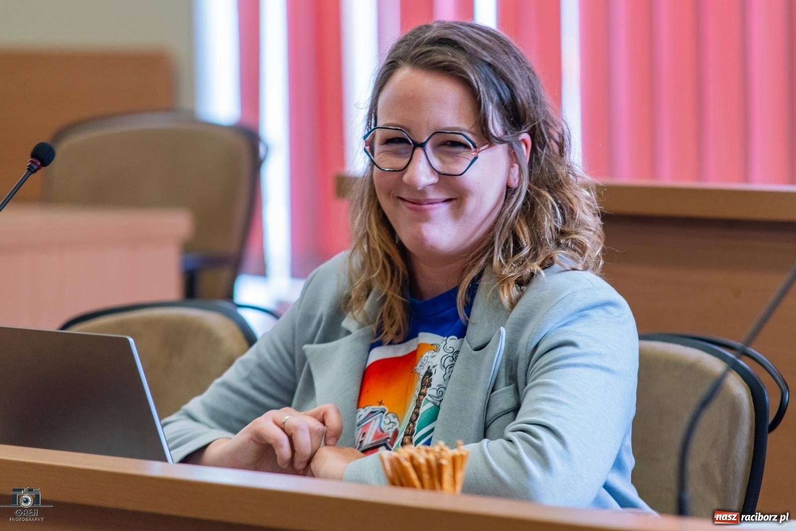 Zdjęcie w galerii na portalu naszraciborz.pl: Drogowskaz jak gorący kartofel. W ratuszu o walce z alkoholizmem i jego skutkami wiadomości z regionu