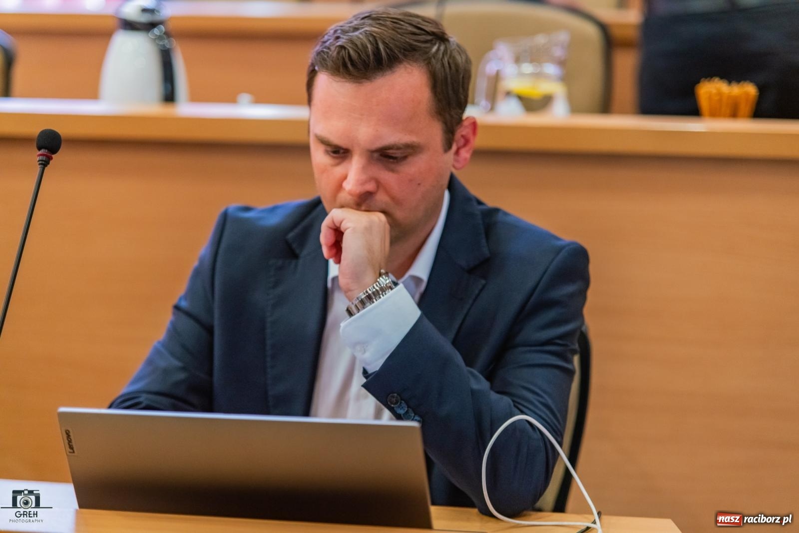 Zdjęcie w galerii na portalu naszraciborz.pl: Drogowskaz jak gorący kartofel. W ratuszu o walce z alkoholizmem i jego skutkami wiadomości z regionu