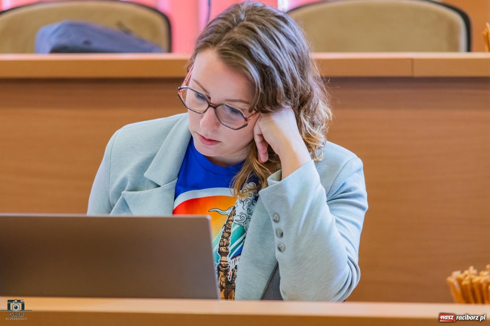 Zdjęcie w galerii na portalu naszraciborz.pl: Drogowskaz jak gorący kartofel. W ratuszu o walce z alkoholizmem i jego skutkami wiadomości z regionu