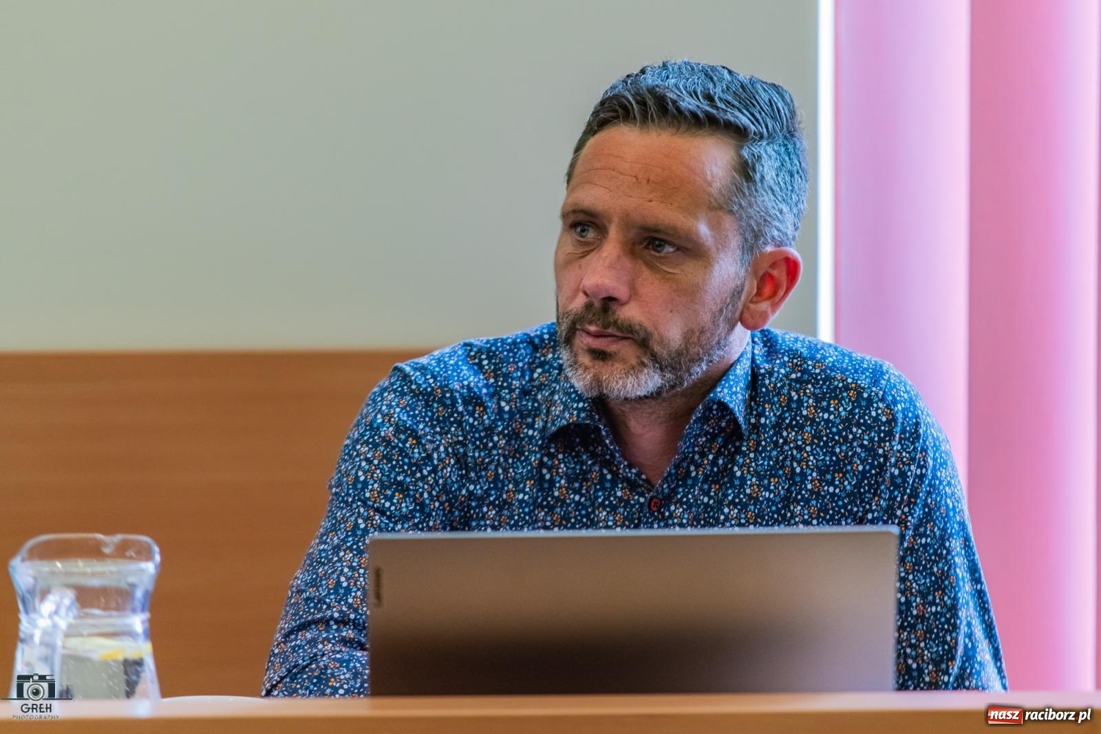 Zdjęcie w galerii na portalu naszraciborz.pl: Drogowskaz jak gorący kartofel. W ratuszu o walce z alkoholizmem i jego skutkami wiadomości z regionu